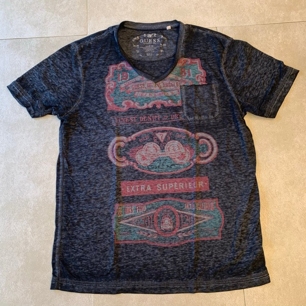 Guess v neck frocket graphic t large